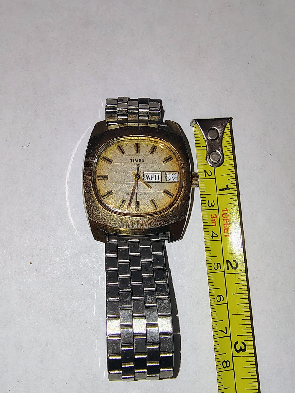 Vintage 1970s Timex Day/Date Cushion Case Mechanical Watch - Needs Service - Picture 5 of 9